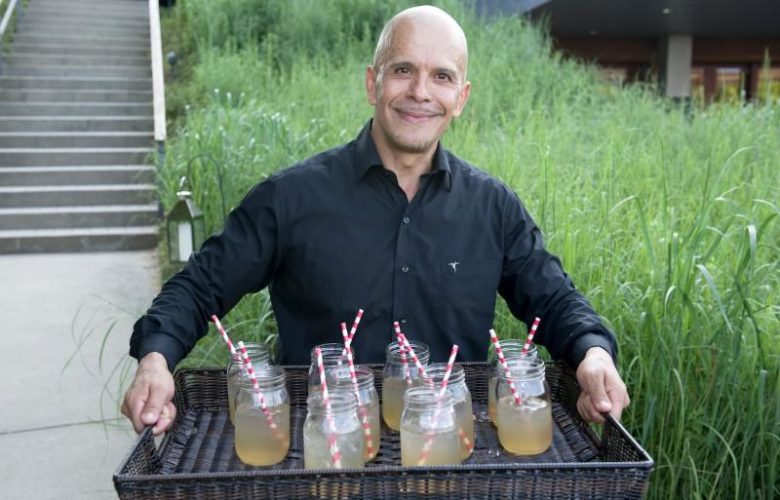 The hot end of day was met with cool Moscow Cow drinks circulated among guest and the beautiful grounds of SoFo.