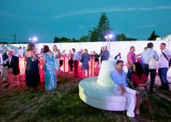 As the evening light deepened and the party light came up the crowd of foodies filled the tent and outdoor seating are.