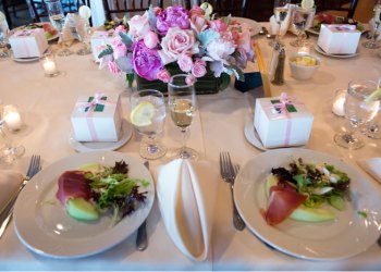 Incorporate Tate's cookies into your wedding day!