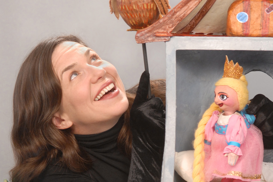 Liz Joyce of Goat on a Boat Puppet Theatre