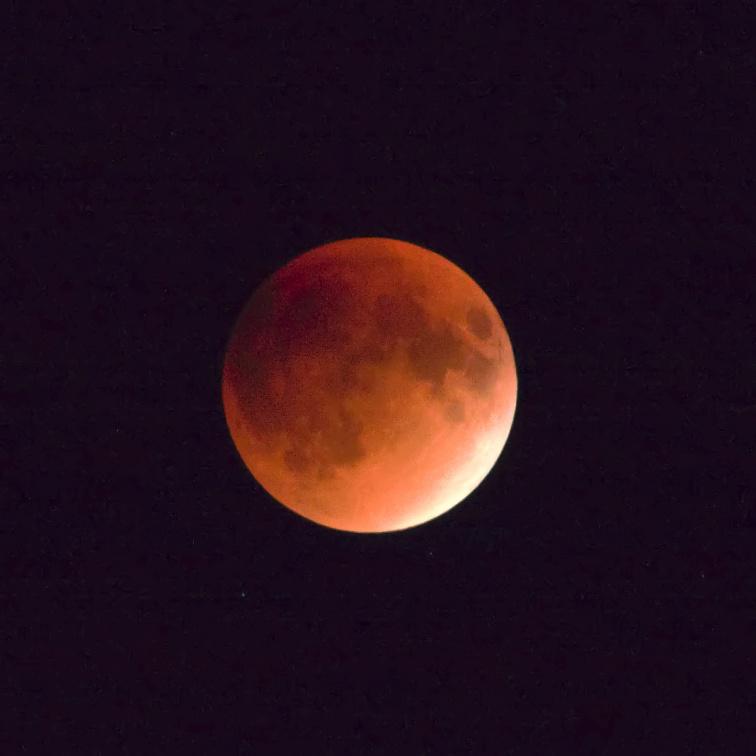 The super bloodmoon eclipse.