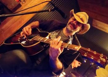 Guitar great Andy Aledort