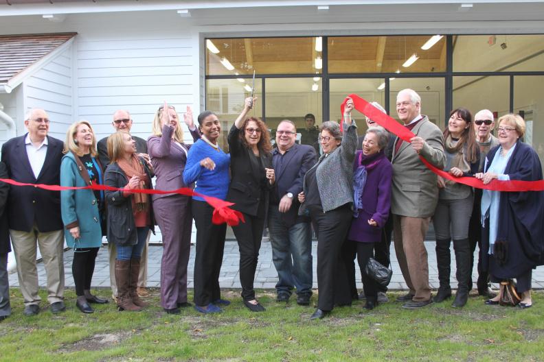 Gallery North trustees and local dignitaries participated in the ribbon cutting ceremony