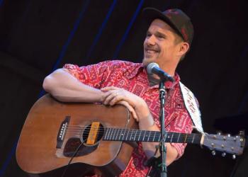 Ethan Hawke recalling how he chose which songs to play for his Portrait with G.E. Smith.
