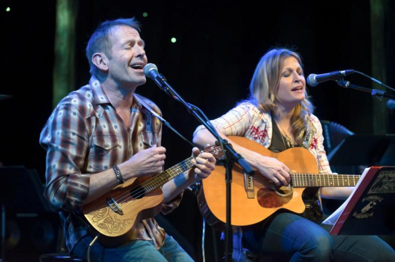 Simon Kirke on ukulele playing a reggae version of "Feel Like Making Love" with Nancy Atlas.