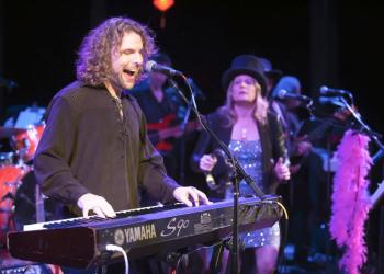 Oooh Baby, signed sealed and delivered, from Danny Kean and Nancy Atlas, to the, yet again sold-out crowd for the final Fireside Sessions of the 2016 season