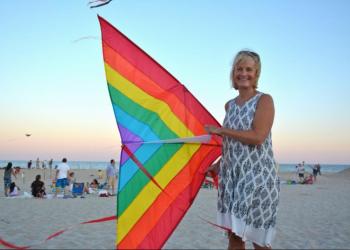 Contestant Marsee Israel and her rainbow kite