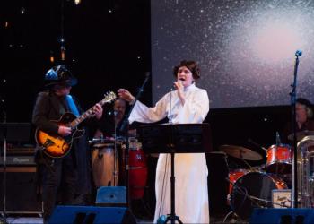 Nancy Atlas honors Carrie Fisher with a Princess Leia costume