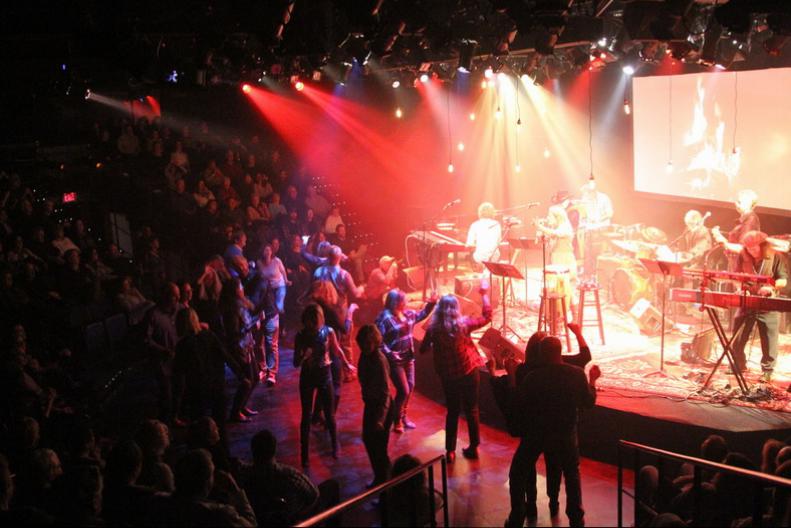 Nancy Atlas and Danny Kean perform