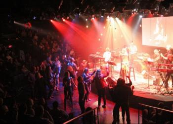 Nancy Atlas and Danny Kean perform