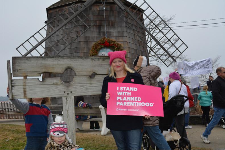 Calling for the protection of Planned Parenthood and Roe v. Wade