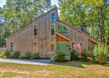 3 Columbine Avenue North, Hampton Bays. $489,000