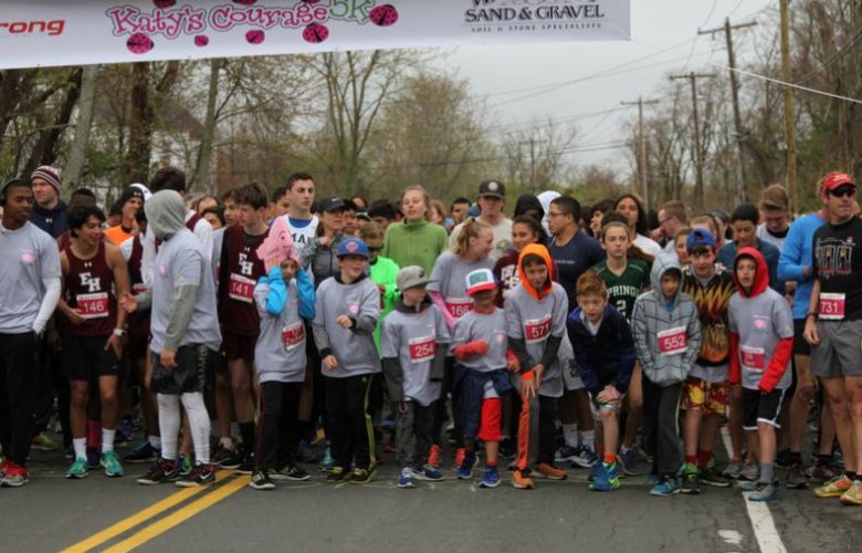 Runners lining up at the starting line
