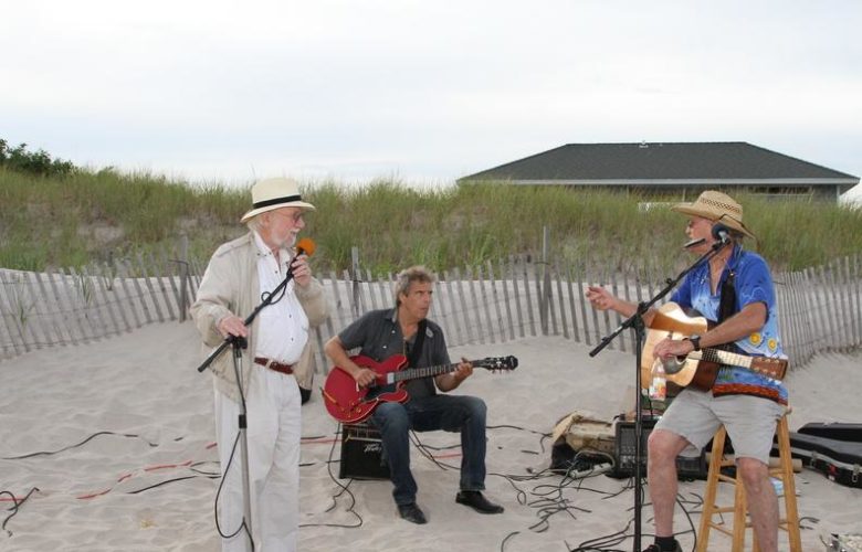 Dan Rattiner joined Jim Turner up at the mic for a few songs