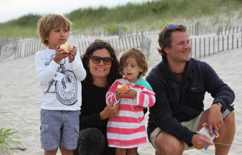 The Chmielewski Family, Chase age 5, Angela, Claire age 2 and Jeff enjoyed apples provided by Stop & Shop as they flew their colorful kite