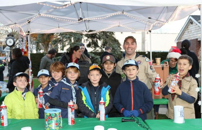 Cub Scouts Pack 14 of Southampton served hot chocolate