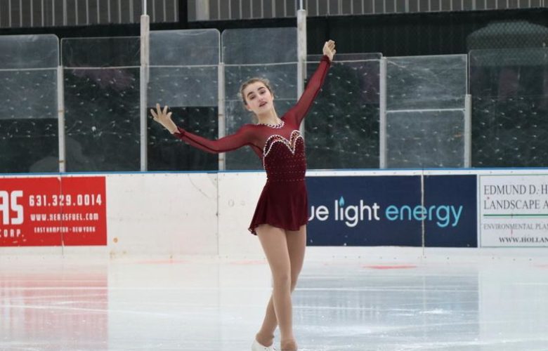 Alicia performs to "La Strada"