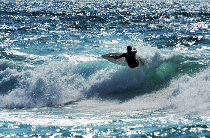 Surfer wave