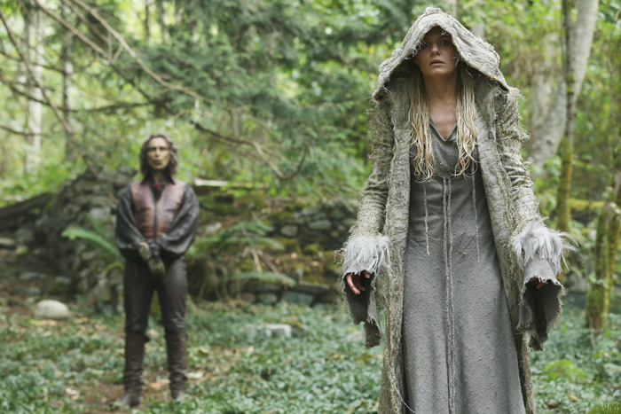 ROBERT CARLYLE and JENNIFER MORRISON on ABC's "Once Upon a Time"