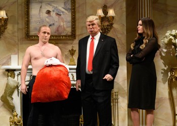 Beck Bennet as Putin, Alec Baldwin as Trump and Cecily Strong as Melania on SNL