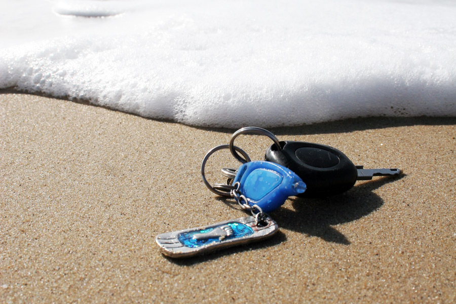 lost keys on the beach