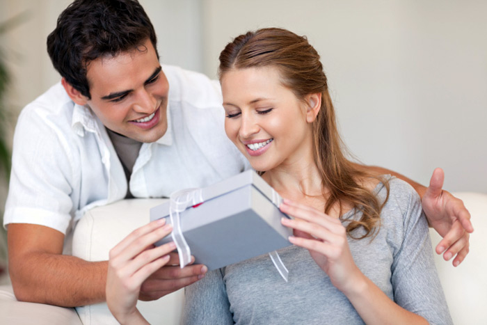 Boyfriend gives Valentine's gift