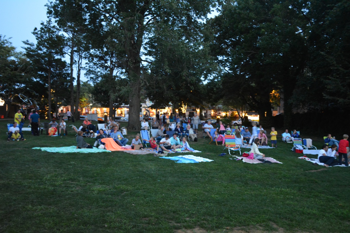 Bring a picnic blanket to enjou outdoor film screenings at Southampton Arts Center.