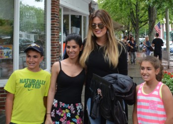 Khloé Kardashian poses with fans.