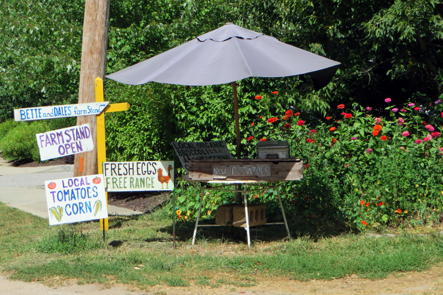 Bette and Dale's Farm Stand