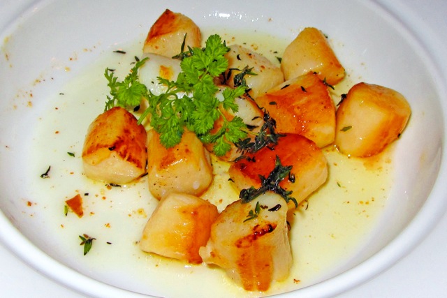 Bay scallops at Fresh Hamptons, Bridgehampton.