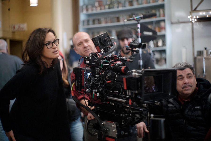 Mariska Hargitay directs her second episode of SVU