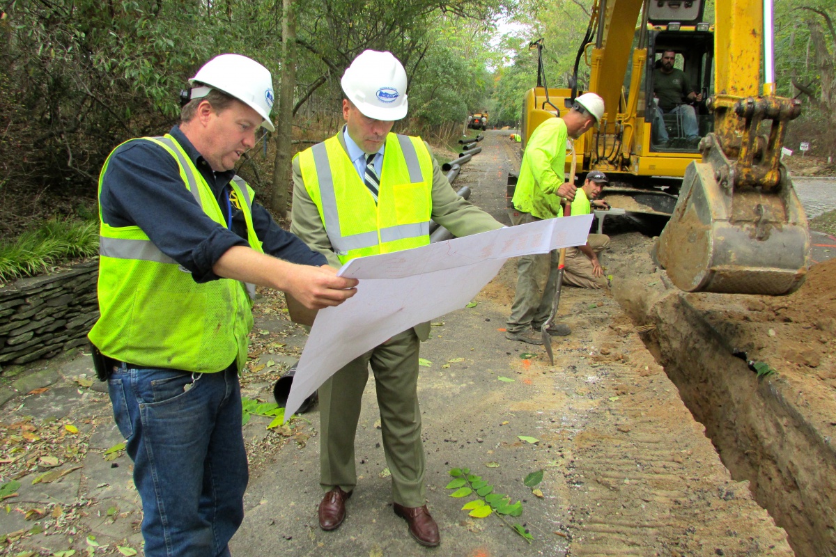 Suffolk County Water Authority installs a water main extension on North Haven. Photo credit: Courtesy SCWA
