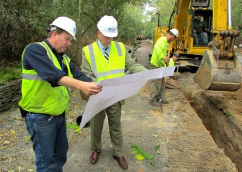 Suffolk County Water Authority installs a water main extension on North Haven. Photo credit: Courtesy SCWA