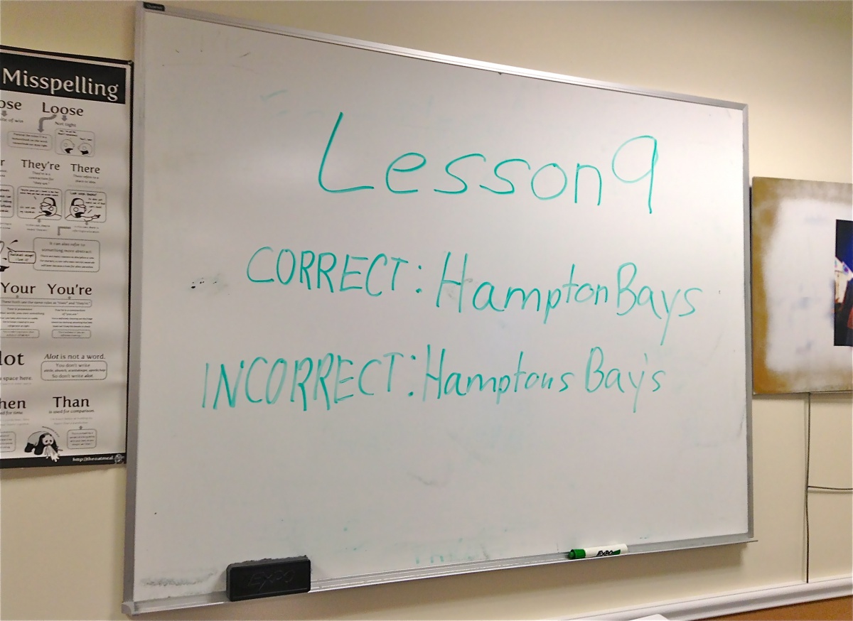The correct spelling is Hampton Bays, with no apostrophe.