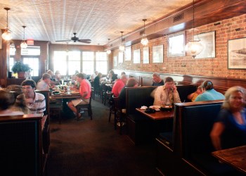 The dining room at Indian Wells Tavern