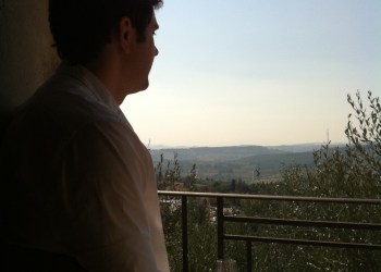 David Rattiner looking out over San Gimiginano, Italy