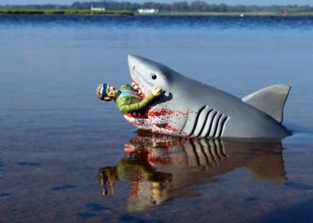 San Diego ComicCon exclusive bloody Jaws and Quint ReAction figures