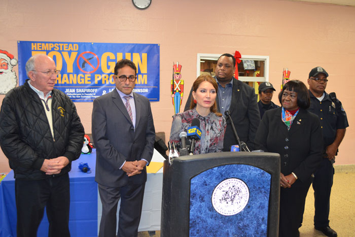 Jean Shafiroff at the December 23 New York Toy Gun Exchange Program press conference.