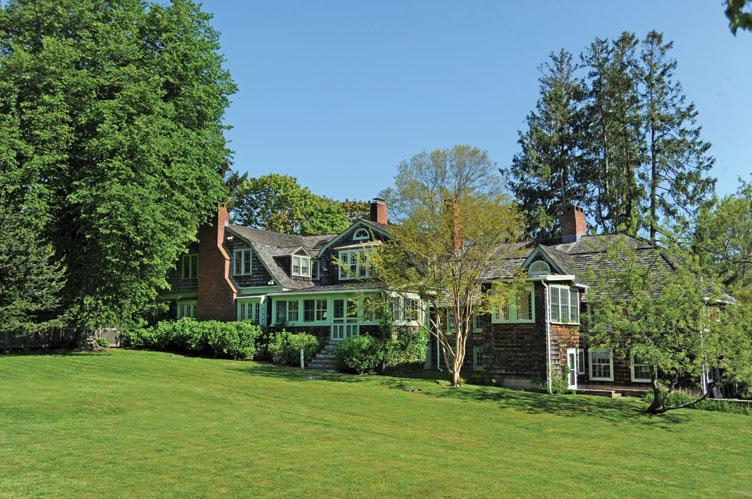 Kate Spade's House at 9 Studio Lane in Southampton