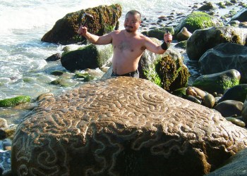 Artist Ken Hiratsuka carving the mysterious Montauk rock in 2004