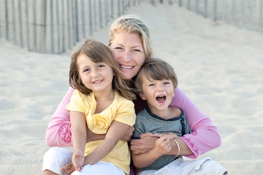 babyhampton mom Kristen Peterson with kids Stella and Baeke