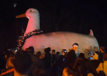 Big Duck lightings in Flanders. Credit: Amy Beth Stern/YouTube