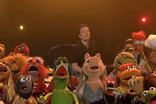 The Muppets and Jimmy Fallon perform "The Weight." Credit: NBC