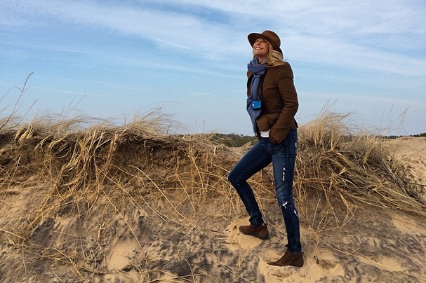 Christie Brinkley at the Walking Dunes. Photo credit: instagram.com/christiebrinkley