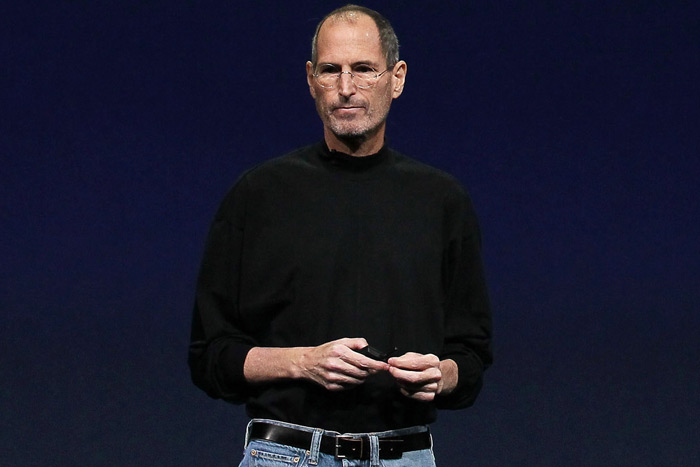 Steve Jobs unveils the iPad2