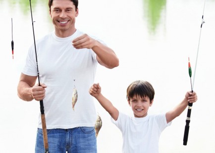 bigstock-Father-and-son-show-catch-23355983-434×310