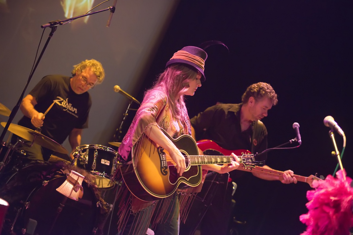 The Nancy Atlas Project with drummer Richard Rosch, Nancy Atlas and bassist Brett King on stage for the 3rd Fireside Session at The Bay Street Theater.