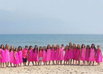 The i-tri Grils celebrate at Coopers Beach