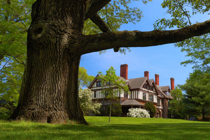 The Manor House at Bayard Cutting Arboretum