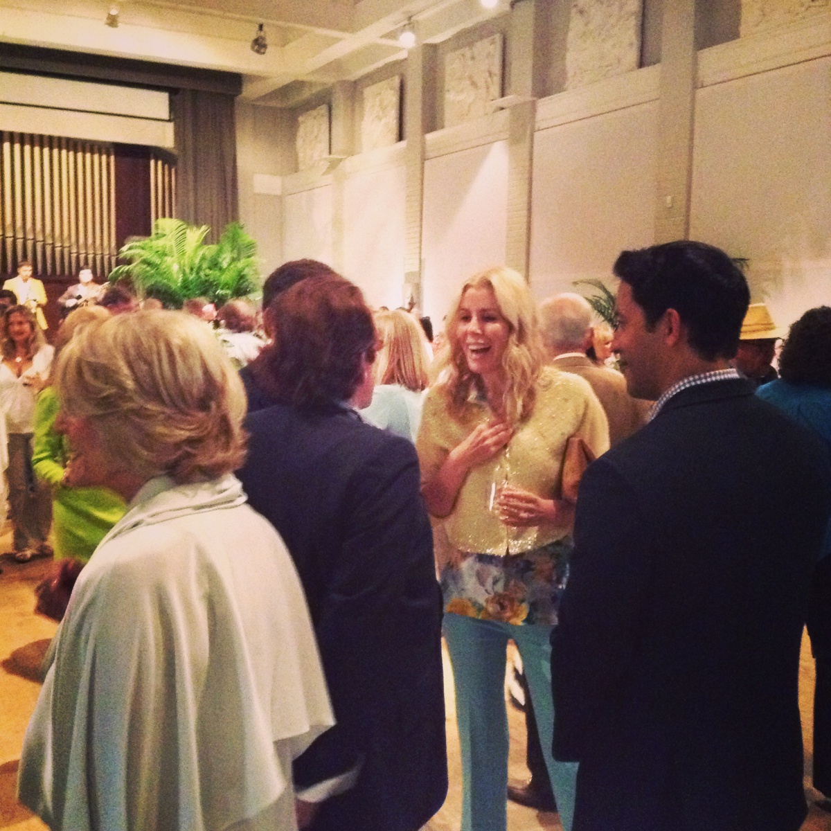 @avivadrescher of #rhony at #southamptonartscenter for the #southamptonanimalshelter benefit